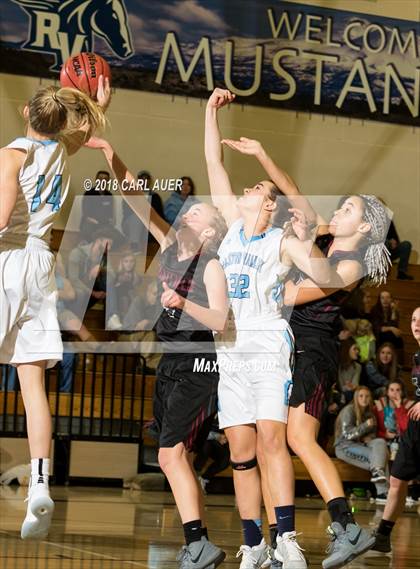 Thumbnail 3 in Ralston Valley vs. Chatfield (CHSSA 5A Second Round) photogallery.