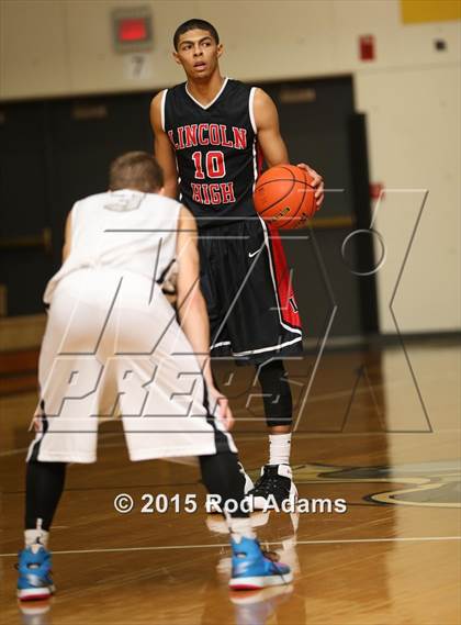 Thumbnail 2 in Lincoln Northeast vs. Lincoln (Heartland Athletic Conference Championship Game) photogallery.
