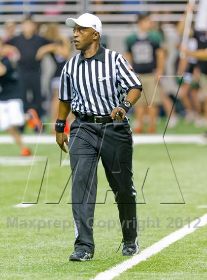 Thumbnail 3 in Brennan vs. Cedar Park (UIL 4A Division 2 Quarterfinal Playoff) photogallery.