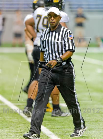 Thumbnail 3 in Brennan vs. Cedar Park (UIL 4A Division 2 Quarterfinal Playoff) photogallery.