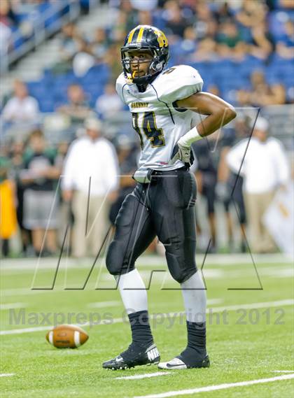Thumbnail 3 in Brennan vs. Cedar Park (UIL 4A Division 2 Quarterfinal Playoff) photogallery.