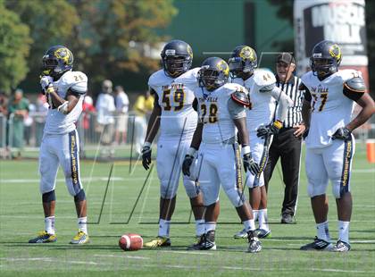 Thumbnail 3 in Loyola vs. East English Village Prep (Detroit Prep Kickoff Classic) photogallery.