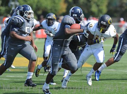 Thumbnail 3 in Loyola vs. East English Village Prep (Detroit Prep Kickoff Classic) photogallery.