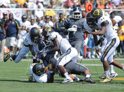 Thumbnail 2 in Loyola vs. East English Village Prep (Detroit Prep Kickoff Classic) photogallery.