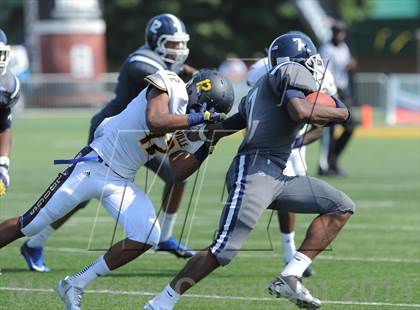 Thumbnail 1 in Loyola vs. East English Village Prep (Detroit Prep Kickoff Classic) photogallery.