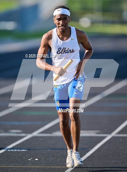 Thumbnail 2 in UIL 6A Track & Field Area 21&22 (4x400M Relay) photogallery.