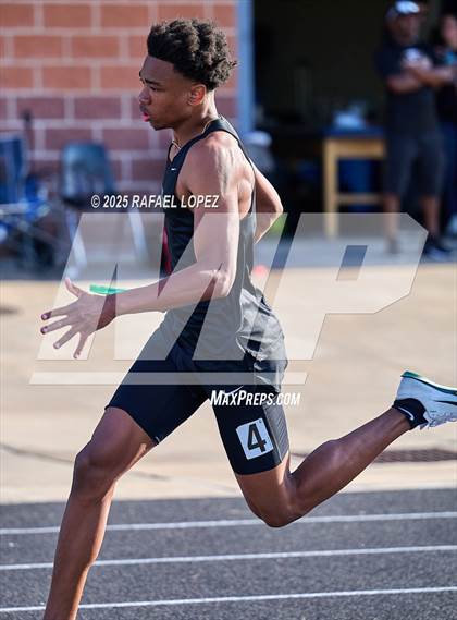 Thumbnail 1 in UIL 6A Track & Field Area 21&22 (4x400M Relay) photogallery.