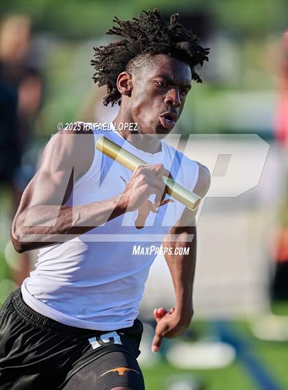 Thumbnail 2 in UIL 6A Track & Field Area 21&22 (4x400M Relay) photogallery.