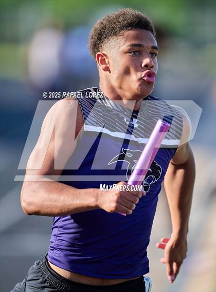 Thumbnail 1 in UIL 6A Track & Field Area 21&22 (4x400M Relay) photogallery.