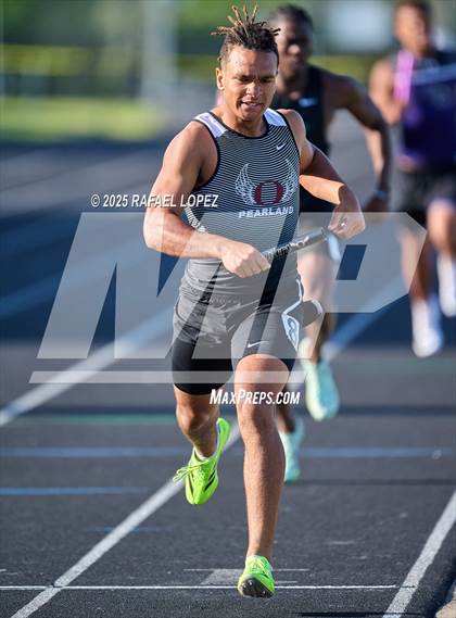 Thumbnail 2 in UIL 6A Track & Field Area 21&22 (4x400M Relay) photogallery.