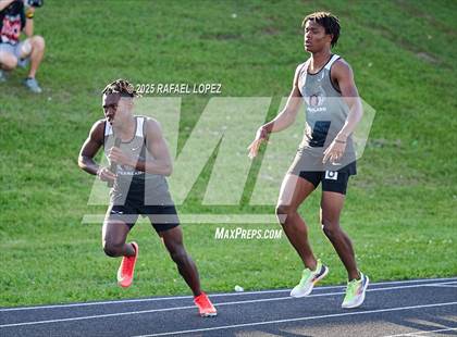 Thumbnail 2 in UIL 6A Track & Field Area 21&22 (4x400M Relay) photogallery.