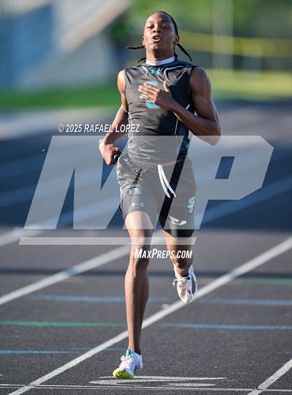 Thumbnail 1 in UIL 6A Track & Field Area 21&22 (4x400M Relay) photogallery.
