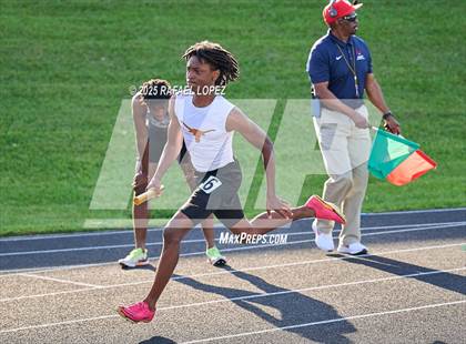 Thumbnail 3 in UIL 6A Track & Field Area 21&22 (4x400M Relay) photogallery.