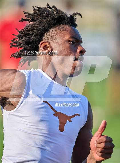 Thumbnail 1 in UIL 6A Track & Field Area 21&22 (4x400M Relay) photogallery.