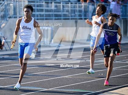 Thumbnail 1 in UIL 6A Track & Field Area 21&22 (4x400M Relay) photogallery.