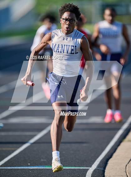 Thumbnail 3 in UIL 6A Track & Field Area 21&22 (4x400M Relay) photogallery.