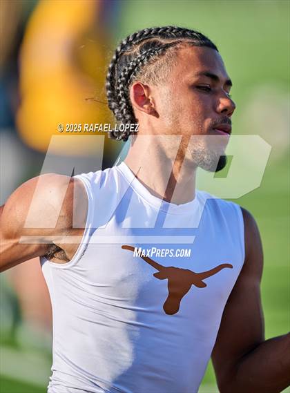 Thumbnail 1 in UIL 6A Track & Field Area 21&22 (4x400M Relay) photogallery.