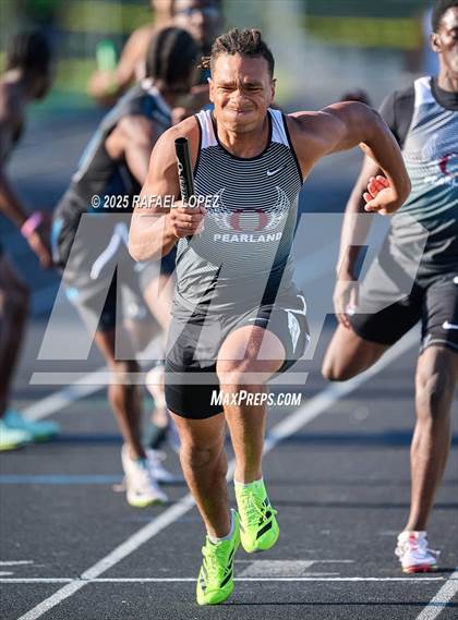 Thumbnail 3 in UIL 6A Track & Field Area 21&22 (4x400M Relay) photogallery.