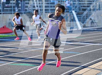 Thumbnail 2 in UIL 6A Track & Field Area 21&22 (4x400M Relay) photogallery.