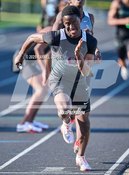Thumbnail 1 in UIL 6A Track & Field Area 21&22 (4x400M Relay) photogallery.