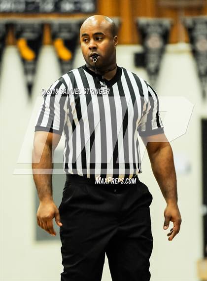 Thumbnail 1 in St. Joseph Notre Dame vs. Pinewood (Lamorinda Classic) photogallery.