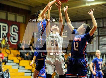 Thumbnail 3 in St. Joseph Notre Dame vs. Pinewood (Lamorinda Classic) photogallery.