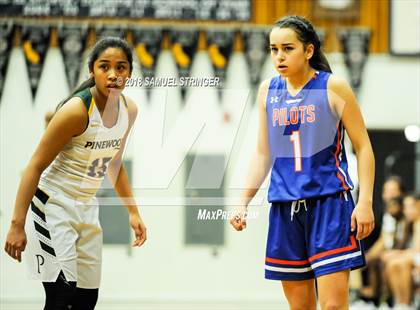 Thumbnail 2 in St. Joseph Notre Dame vs. Pinewood (Lamorinda Classic) photogallery.