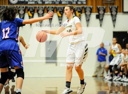 Thumbnail 2 in St. Joseph Notre Dame vs. Pinewood (Lamorinda Classic) photogallery.