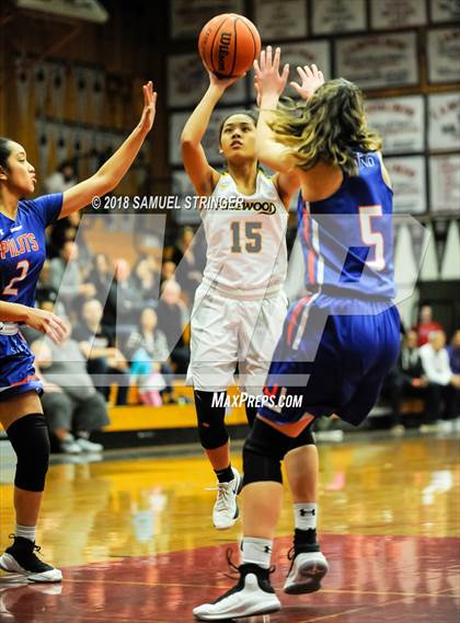 Thumbnail 2 in St. Joseph Notre Dame vs. Pinewood (Lamorinda Classic) photogallery.