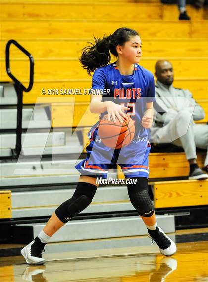 Thumbnail 2 in St. Joseph Notre Dame vs. Pinewood (Lamorinda Classic) photogallery.