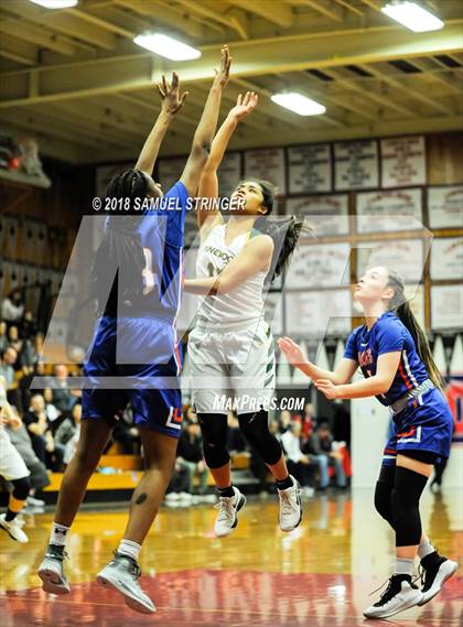 Thumbnail 1 in St. Joseph Notre Dame vs. Pinewood (Lamorinda Classic) photogallery.