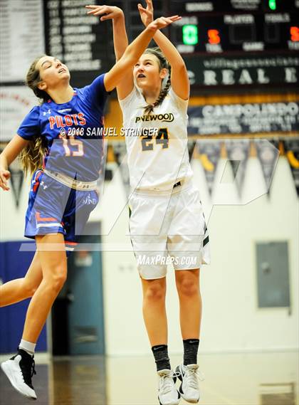 Thumbnail 3 in St. Joseph Notre Dame vs. Pinewood (Lamorinda Classic) photogallery.