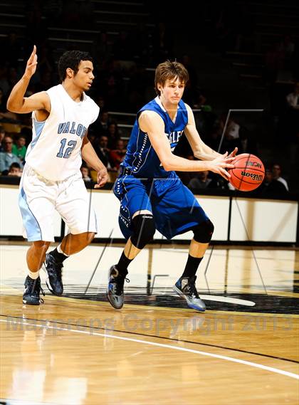 Thumbnail 3 in Broomfield vs. Valor Christian (CHSAA 4A Final Four) photogallery.