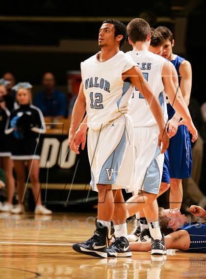Thumbnail 3 in Broomfield vs. Valor Christian (CHSAA 4A Final Four) photogallery.