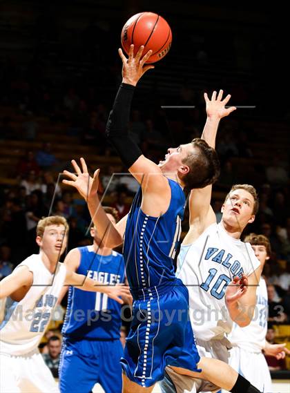 Thumbnail 3 in Broomfield vs. Valor Christian (CHSAA 4A Final Four) photogallery.