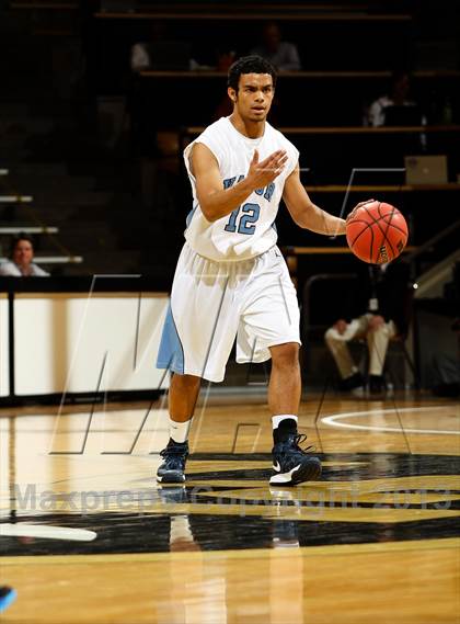 Thumbnail 3 in Broomfield vs. Valor Christian (CHSAA 4A Final Four) photogallery.