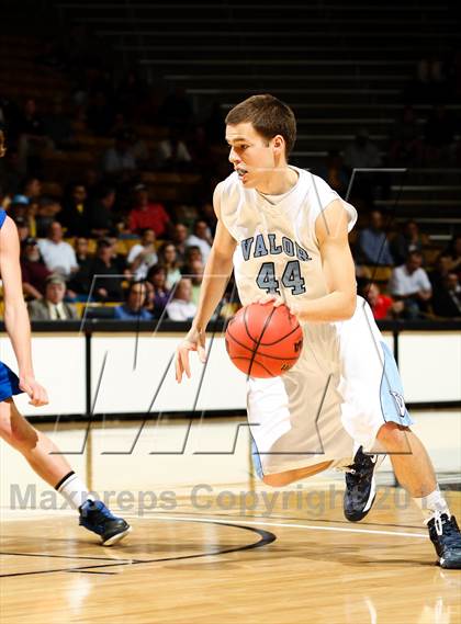Thumbnail 2 in Broomfield vs. Valor Christian (CHSAA 4A Final Four) photogallery.