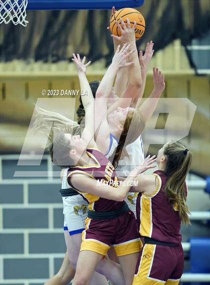 Thumbnail 1 in Oakton @ Robinson (VHSL Class 6 Quarterfinal) photogallery.