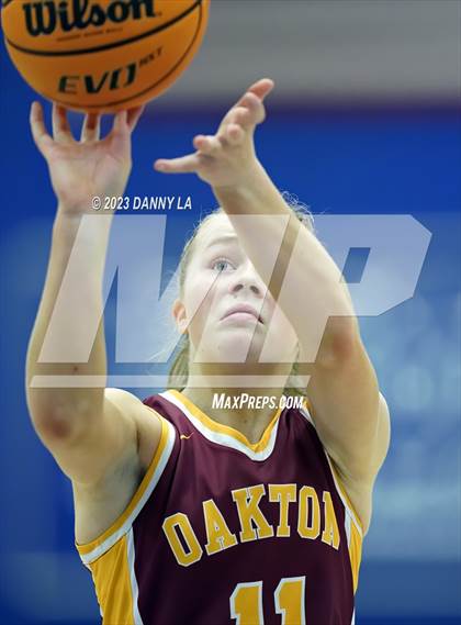 Thumbnail 2 in Oakton @ Robinson (VHSL Class 6 Quarterfinal) photogallery.