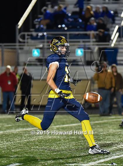 Thumbnail 2 in Decatur vs. Stephenville (UIL 4A Bi-District Playoff) photogallery.
