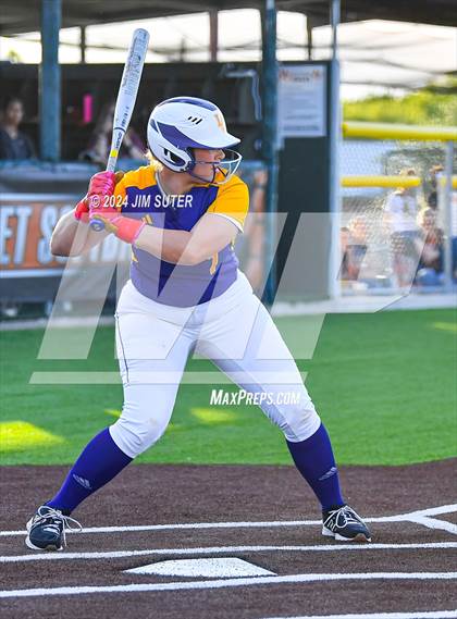 Thumbnail 2 in Caldwell vs La Grange photogallery.
