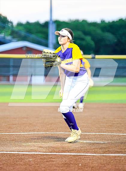 Thumbnail 3 in Caldwell vs La Grange photogallery.