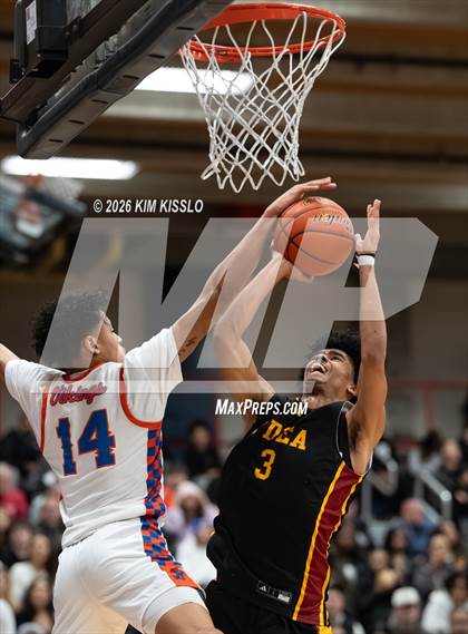 Thumbnail 2 in O'Dea @ Rainier Beach (District 2 Final) photogallery.