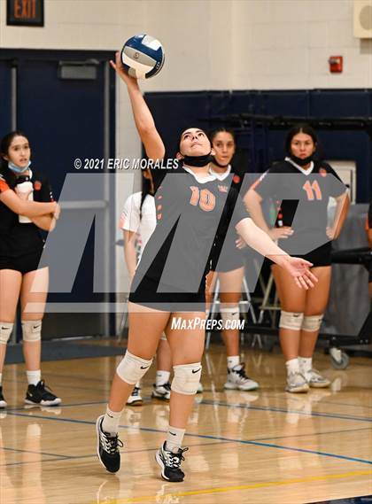 Thumbnail 1 in Selma vs Minarets (Sunnyside Invitational) photogallery.