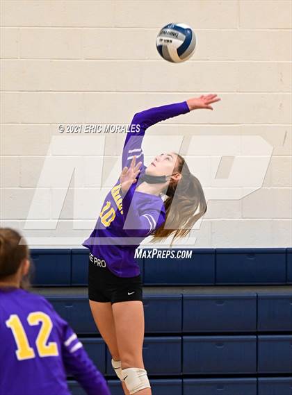 Thumbnail 2 in Selma vs Minarets (Sunnyside Invitational) photogallery.