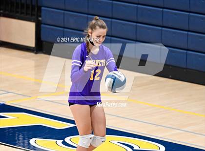 Thumbnail 1 in Selma vs Minarets (Sunnyside Invitational) photogallery.