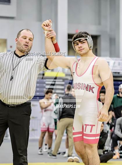 Thumbnail 2 in NYSPHSAA Wrestling Dual Finals D1 (Minisink Valley vs Farmingdale) photogallery.