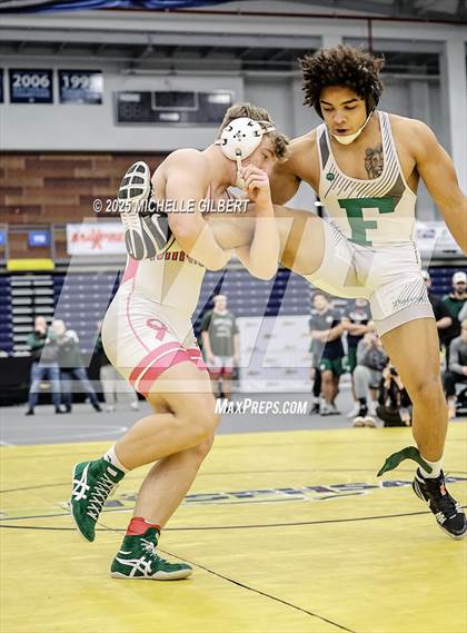 Thumbnail 1 in NYSPHSAA Wrestling Dual Finals D1 (Minisink Valley vs Farmingdale) photogallery.