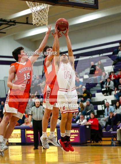 Thumbnail 2 in Bloomsburg vs. Mountain View (PIAA 2A First Round) photogallery.