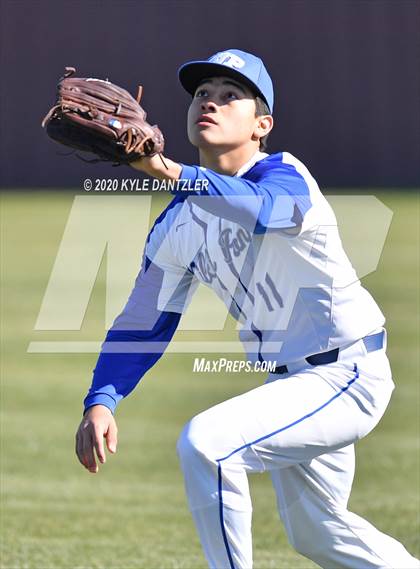 Thumbnail 2 in Wills Point vs Farmersville (Bells Invitational) photogallery.